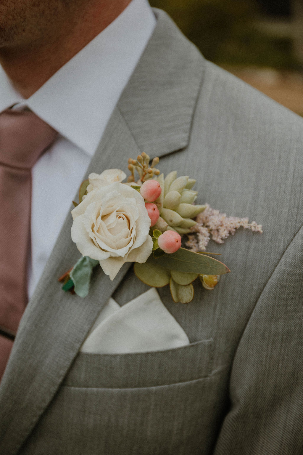 the boutonniere for the groom